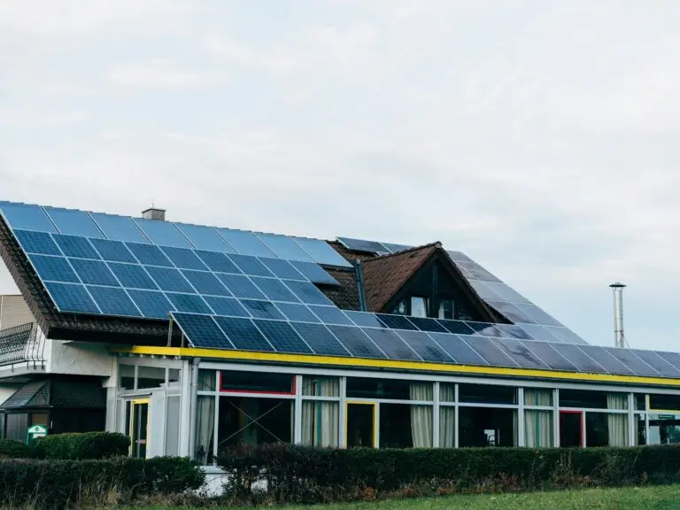 Fotovoltika na rodinnom dome – čo rieši projekt a čo revízia