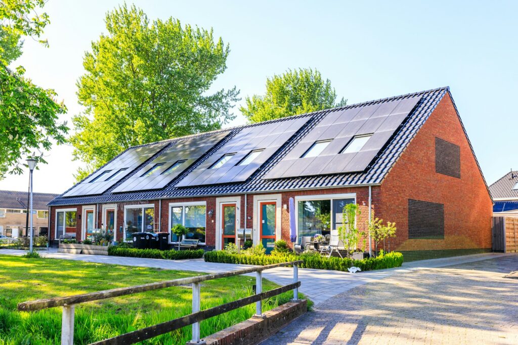 Inštalácia fotovoltaických panelov na streche rodinného domu