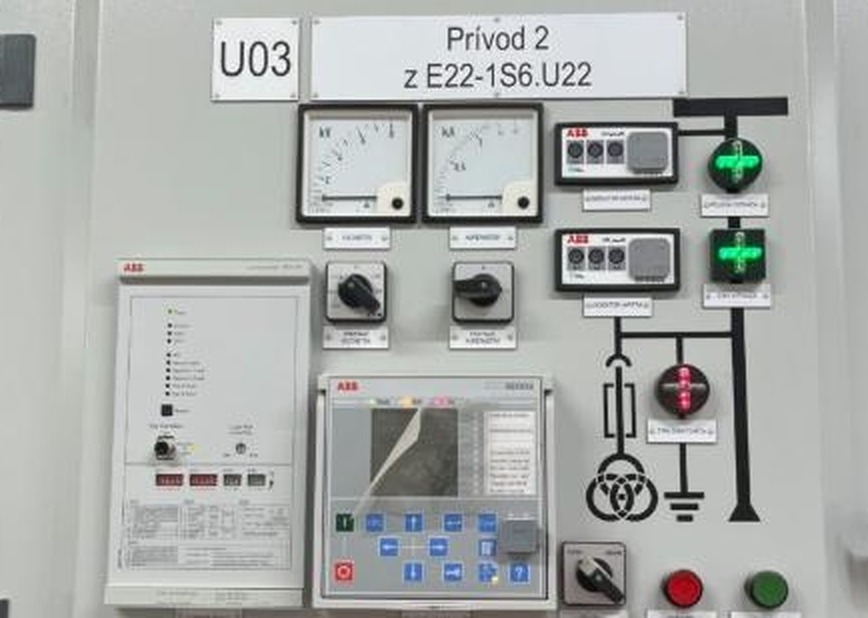 Kontrola elektrického rozvádzača ABB UniGear počas odbornej revízie - ERIMEX