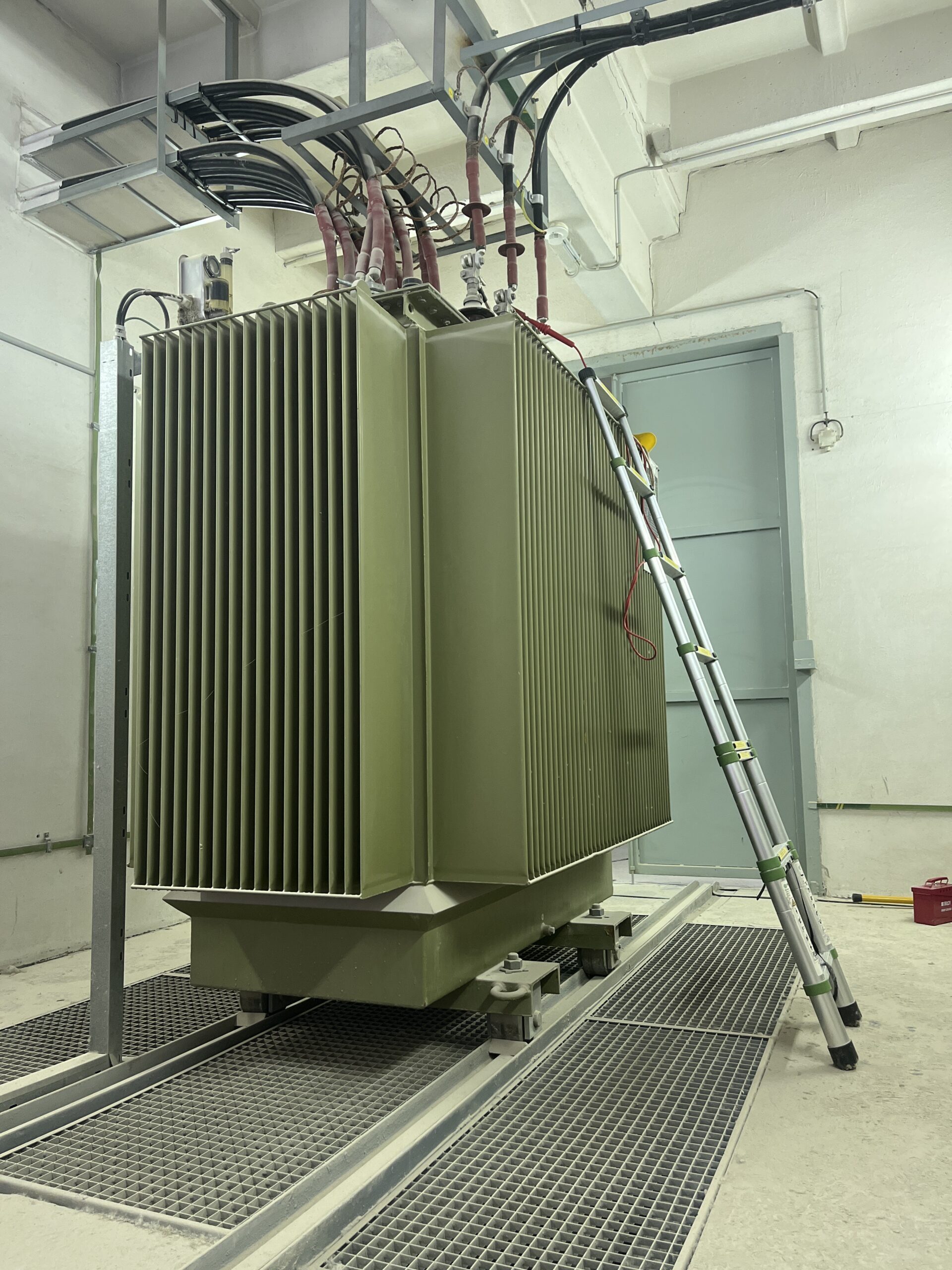VN transformátor v priemyselnej trafostanici pri revízii elektrických zariadení ERIMEX